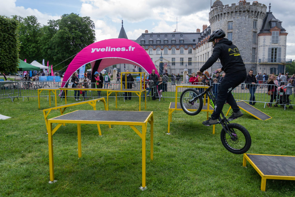 Démonstration de Trial pendant la Fête du Tour à Rambouillet © CD78 / MC. Rigato
