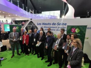 Georges Siffredi, président du Département des Hauts-de-Seine, et Pierre Bédier, président du Département des Yvelines, ont remis les trophées de l'édition 2021 du Prix interdépartemental de l'innovation urbaine aux Maires et représentants des communes alto-séquanaises et yvelinoises lauréates. © CD78