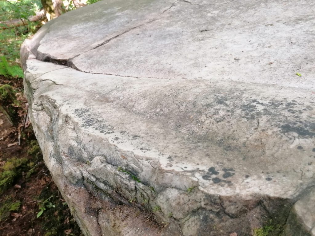 La tranchée creusée par le travail de l'outil est largement visible. © CD78 / N.Théodet