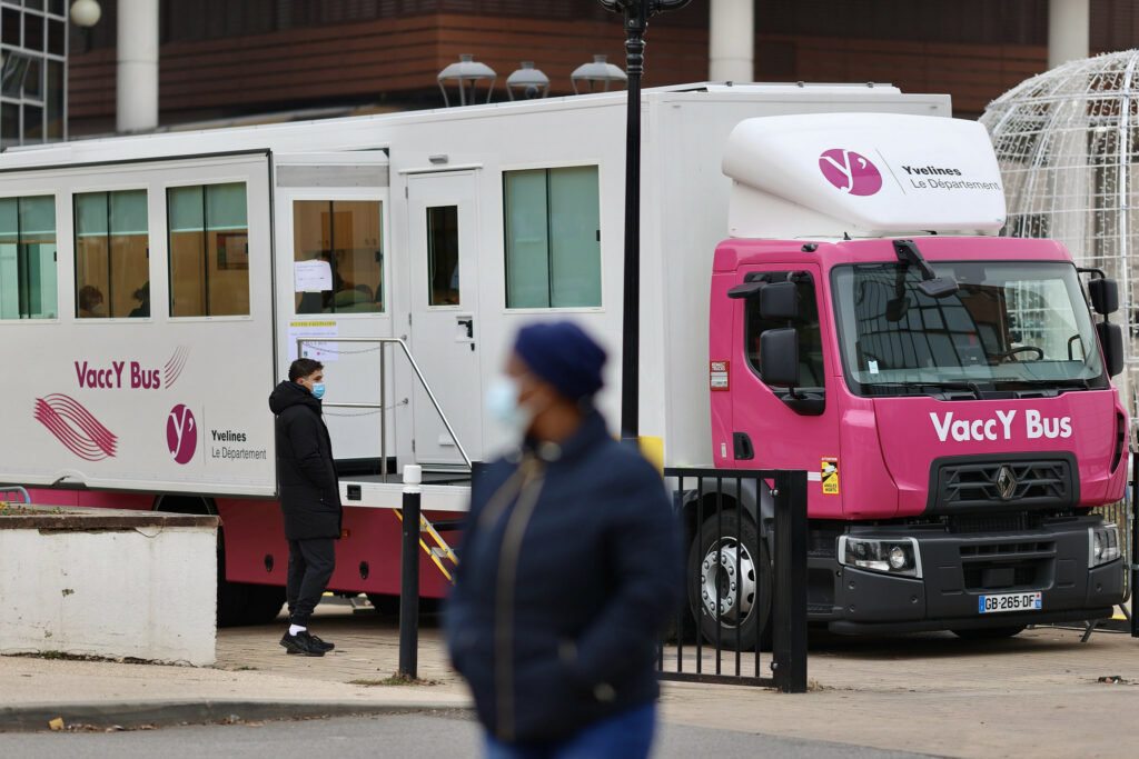 Covid-19 : des tests antigéniques près de chez vous grâce aux VaccY Bus