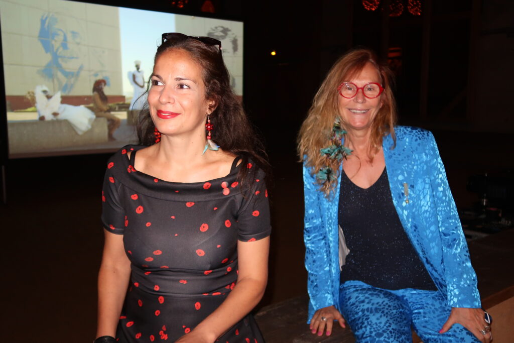 Léa Rinaldi (à gauche), la réalisatrice, aux côtés de Neusa Thomasi lors de la présentation du film à l'académie équestre de Versailles. CD78/Y.Fossey