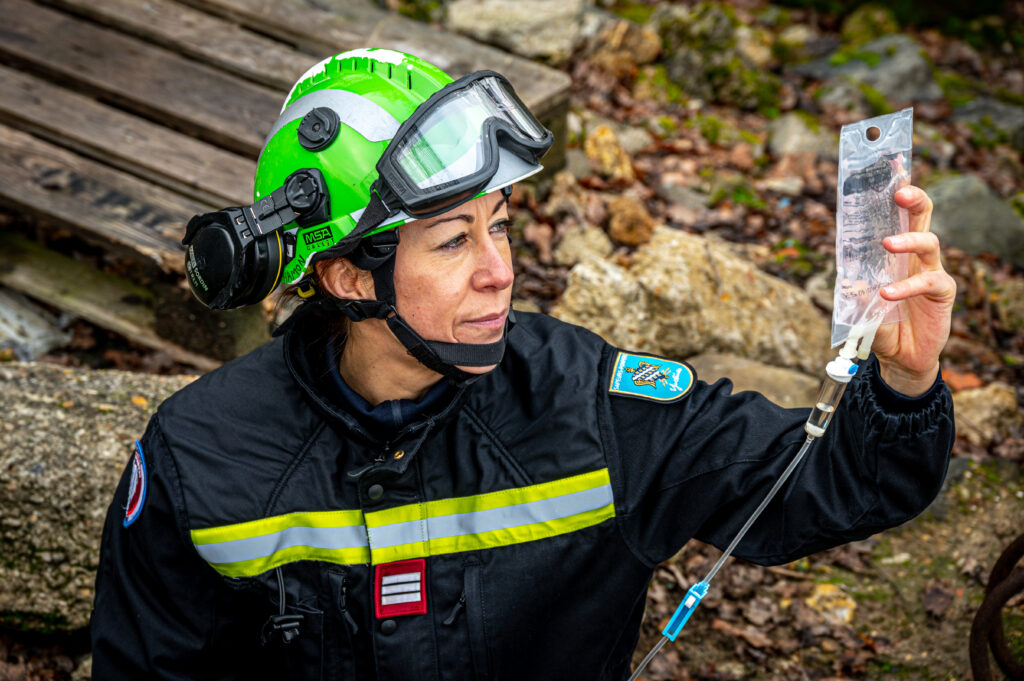 Katia Hamon, sapeur pompier du groupement de Saint-Germain-en-Laye, fait partie du détachement qui a rejoint la Turquie. (Photo Marion Fourniès)