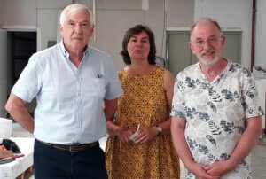 De g. à d., Dominique Dognin, administrateur des Amis du Chaudron, Inès Vallette, présidente de la coopérative le Chaudron coop et Philippe Lestang, président de l'association Les amis du Chaudron, dans les locaux du futur café solidaire, la Table du Chaudron © J. Bencivengo / CD78