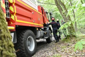 A bord du CCF, les pompiers peuvent circuler plus facilement en forêt © Guy Kouame SDIS78