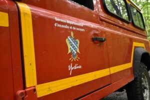 Les pompiers du SDIS78 s'entraînent régulièrement en forêt © Guy Kouame