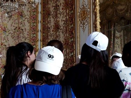 Des collégiens assistent à une initiation artistique dans le Château © J. Bencivengo / CD78