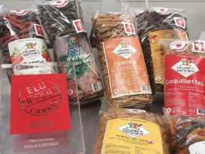 Les pâtes fermières Nicolas et Bertrand, fabriquées dans les Yvelines, ont commencé à être distribuées dans les cantines des collèges yvelinois © J.Bencivengo / CD