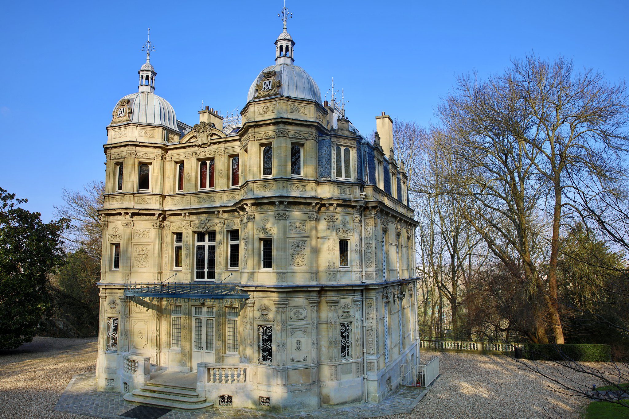 Découvrez l'univers du célèbre auteur des Trois Mousquetaires et du Comte de Monte-Cristo avec la visite du château au Port-Marly. ©CD78