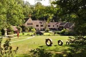 La Maison Elsa Triolet-Aragon à Saint-Arnoult-en-Yvelines un lieu de mémoire, de création et de nature, où l'histoire littéraire rencontre l'art contemporain. ©CD78