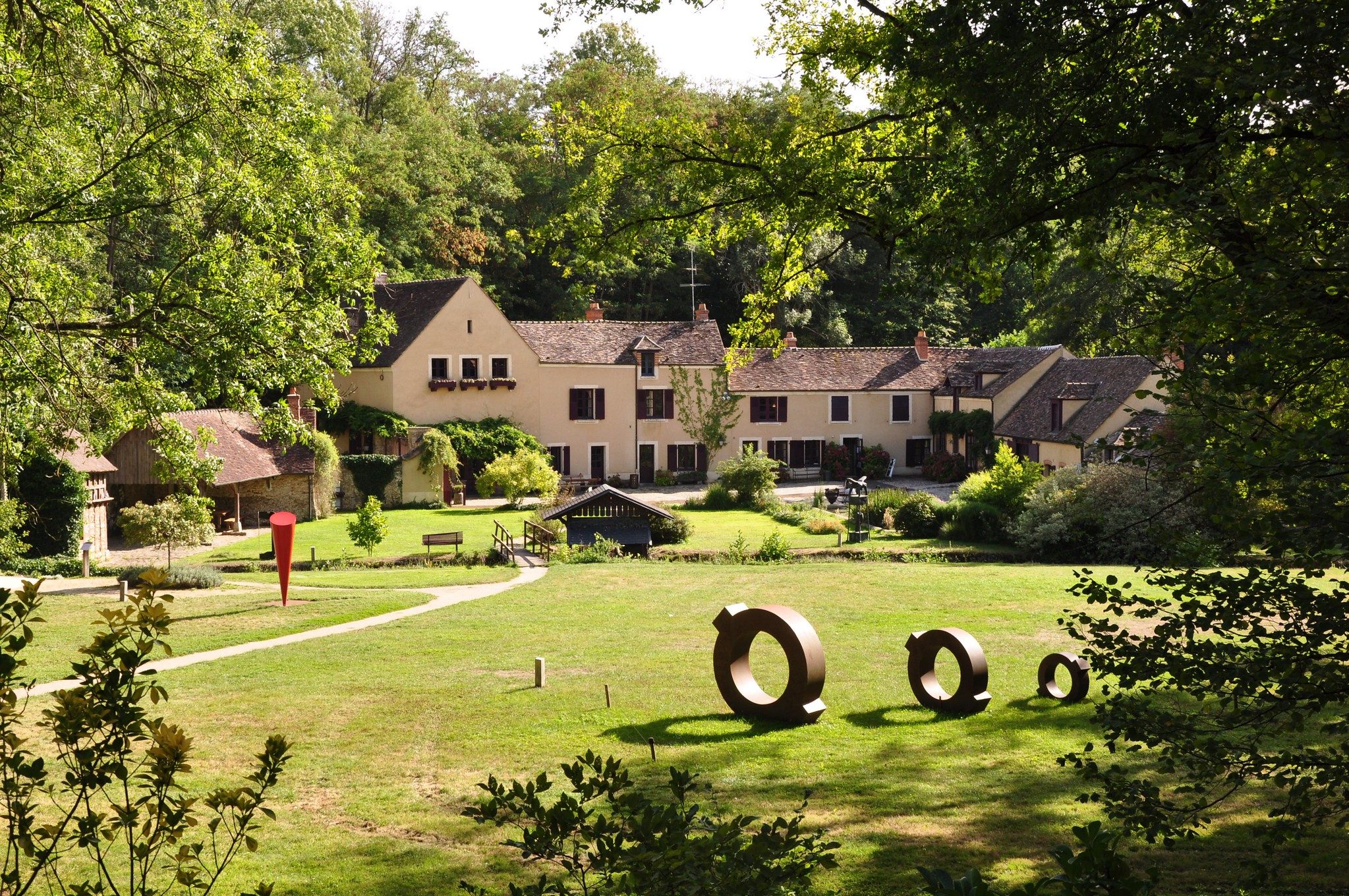 La Maison Elsa Triolet-Aragon à Saint-Arnoult-en-Yvelines un lieu de mémoire, de création et de nature, où l'histoire littéraire rencontre l'art contemporain. ©CD78