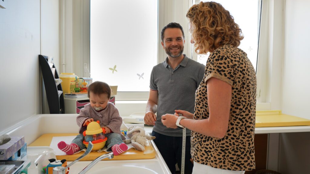 Parent et enfant à la PMI