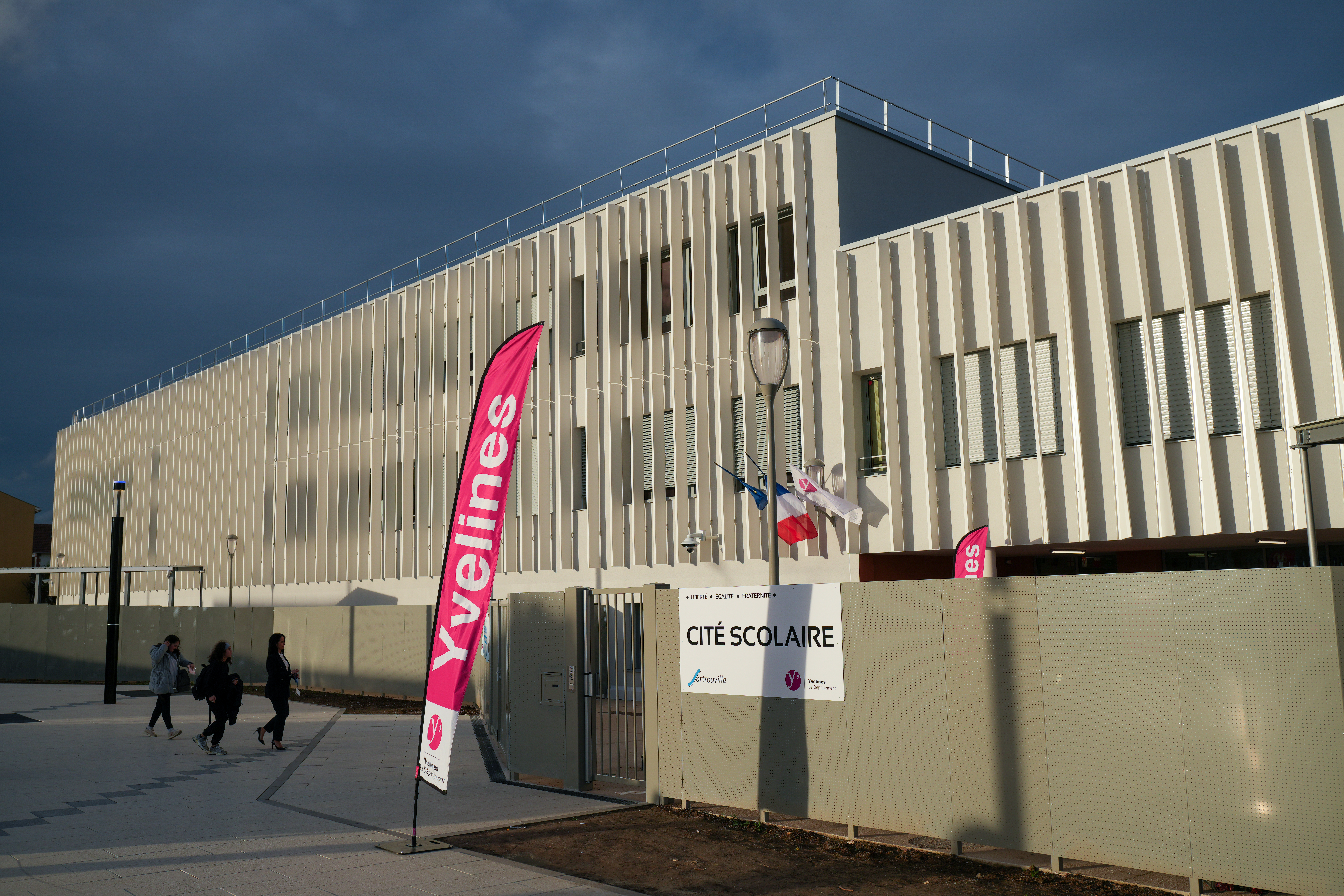 Le campus se distingue par son modèle de construction durable (matériaux biosourcés, isolation végétale, production d’énergie solaire, cour végétalisée). ©CD78