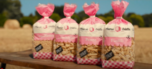 Les pâtes Mamie Odette sont posées sur une table