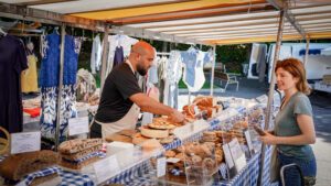 Sur la Halle du Marché, on peut retrouver une diversité de produits locaux chaque semaine, les mercredis et samedis. ©CD78
