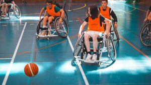 Basket fauteuil et 11 autres ateliers étaient au programme de cette journée Yvelines Parasport. ©CD78