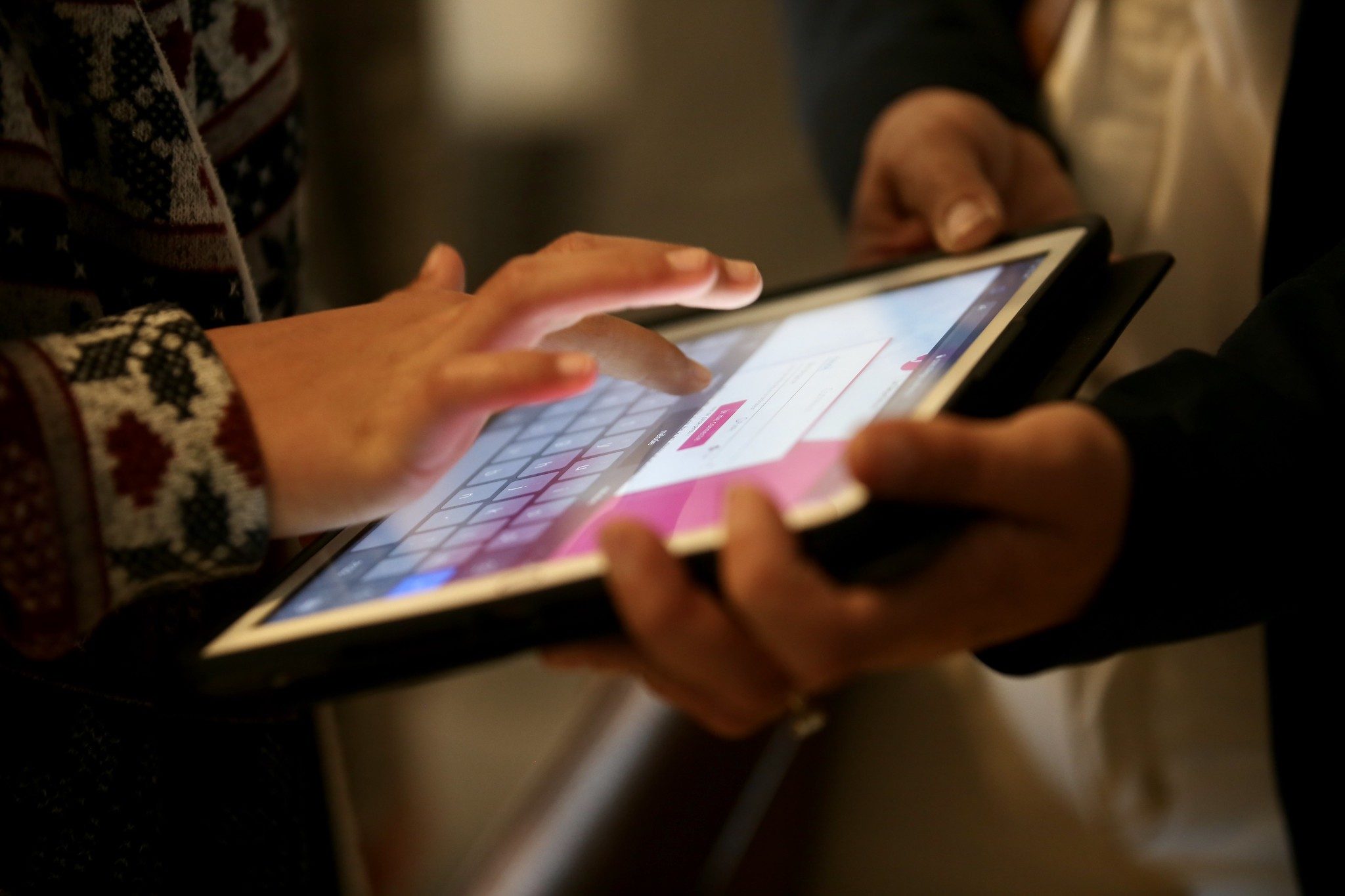 Les cartables numériques sont des avantages physiques et pédagogiques pour les collégiens. ©CD78