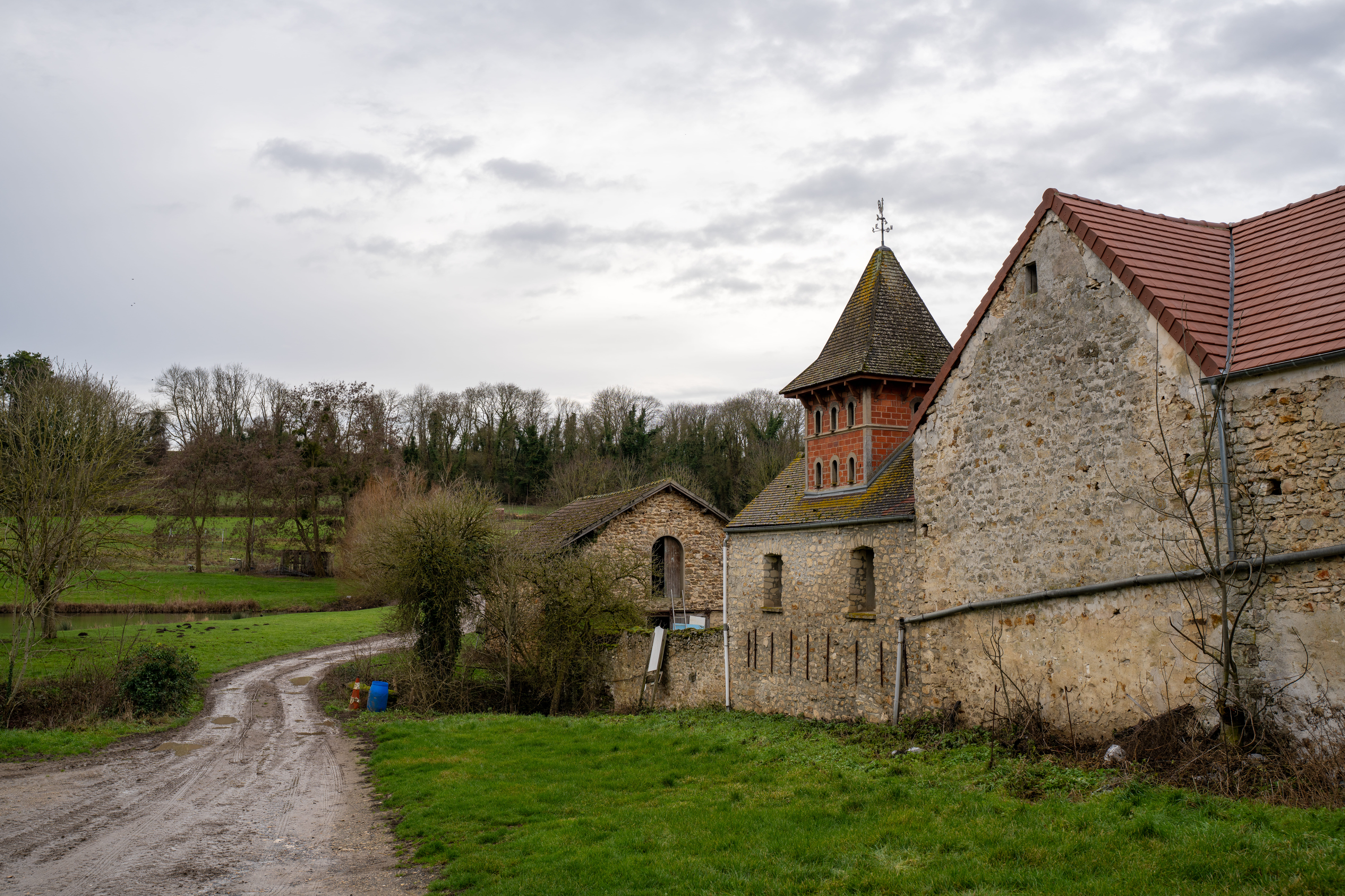 La Ferme du Moulin du Haubert possède 2 étangs calmes et agréables en pleine nature. ©CD78